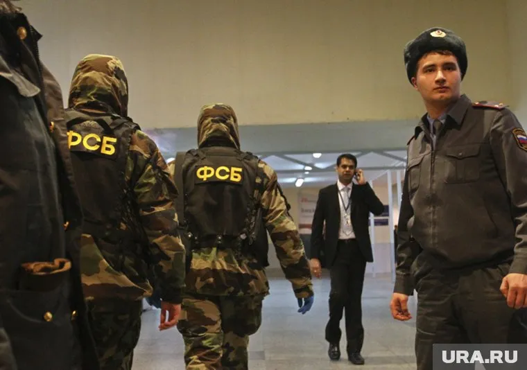 После обысков ФСБ возбуждены уголовные дела против 30 человек