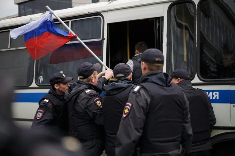 Несанкционированная акция против изменения пенсионного законодательства в Перми