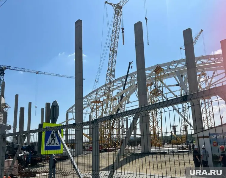 По факту обрушения перекрытий на стадионе пройдет доследственная проверка 