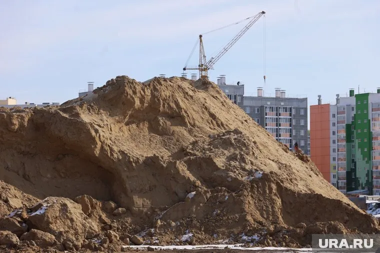 В Кургане возобновили строительство бассейна КГУ в Заозерном районе