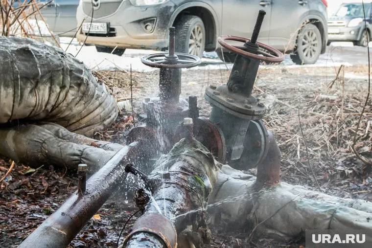 Жители Половинного считают, что старый водопровод повредили при прокладке нового (архивное фото)