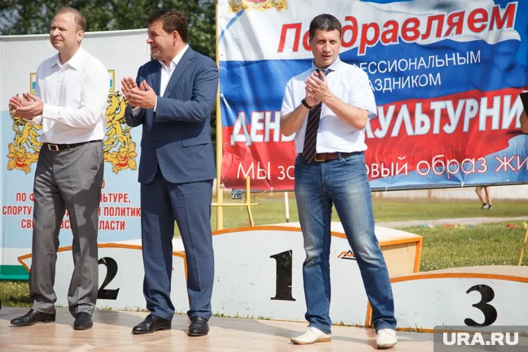 Лидер "единороссов" Куйвашев (справа) будет бороться на праймериз с лидером "единороссов" Шептием