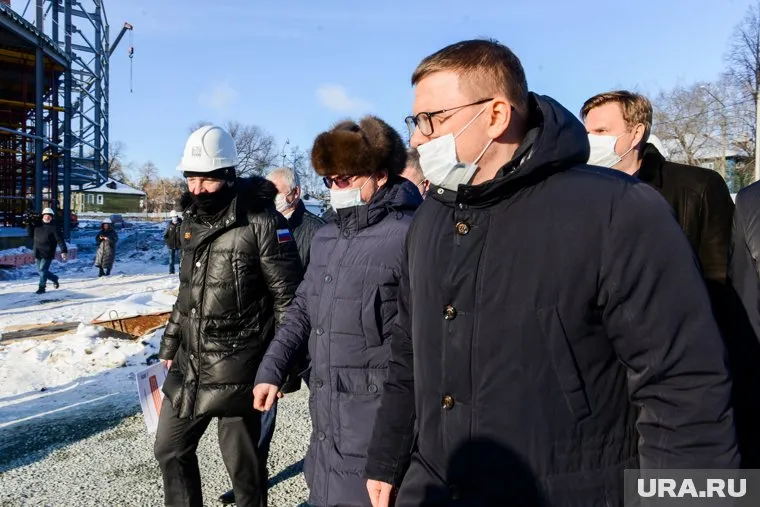 Полпред Владимир Якушев (в центре) и губернатор Алексей Текслер сегодня работают в челябинском атомграде