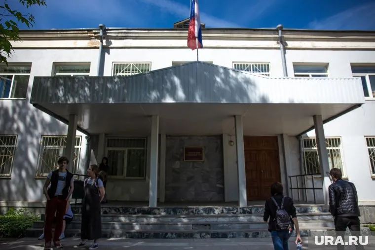 Решение мужчине выносили в Ленинском суде, где и работает мама мальчика