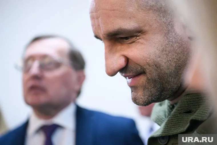 Артем Жога ходит в Екатеринбурге и на хоккей