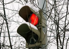 В Нижневартовске перестроят работу светофоров на проблемном перекрестке 