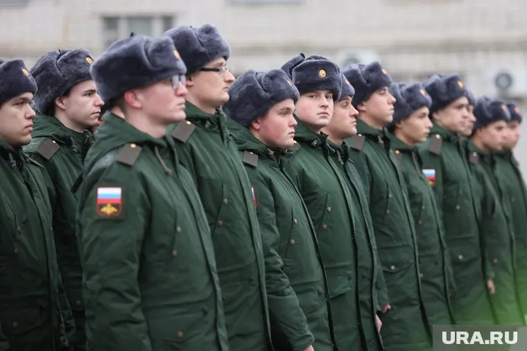 Изменения призывного возраста будут вводиться поэтапно, отметил Андрей Картаполов