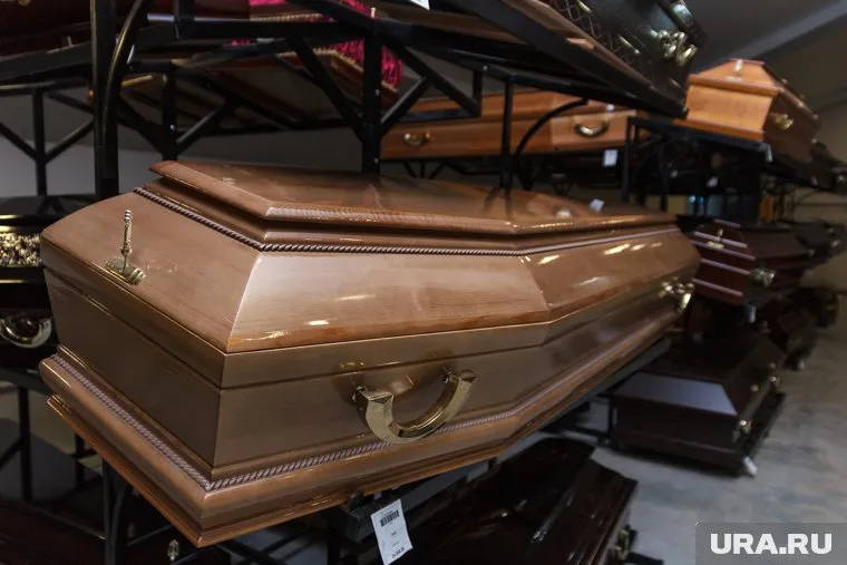 Мэрия Кургана второй год не может закупить элитные гробы