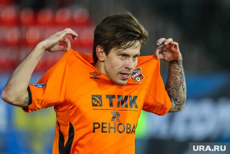 В 2014—2015 годах Смолов играл в екатеринбургском «Урале»