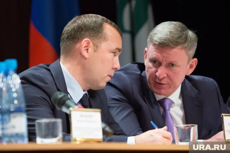 Вадим Шумков (слева) отчитается перед депутатами о работе зауральского правительства за год