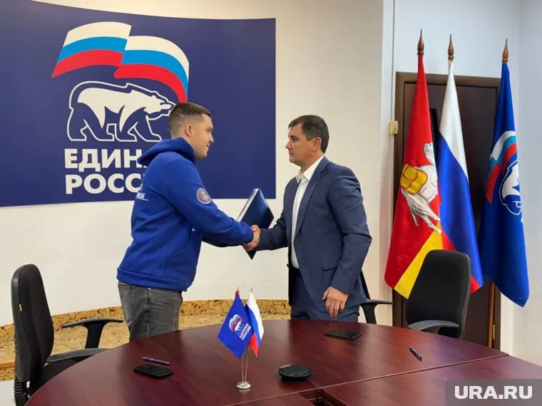 Эльдар Гильмутдинов (справа) начал предвыборную кампанию в ЗСО