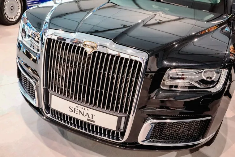 Автомобили Aurus и электромотоцикл Aurus Merlon на Петербургском международном экономическом форуме (ПМЭФ-2024). 5-8 июня 2024