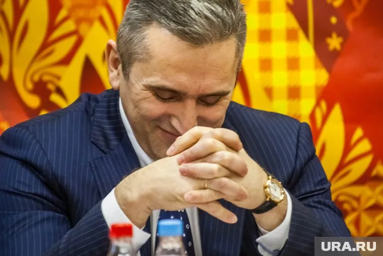 Доходы выросли как у самого Моора, так и у его супруги