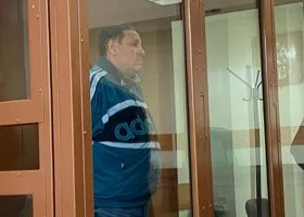 «Откладывает передачки в общак»: свердловский мэр осваивается в СИЗО, на него давят