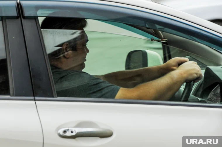 По итогам сентября в РФ подорожали новые легковые автомобили, заявил Целиков