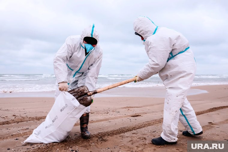 В Анапе появились новые очаги выброса мазута