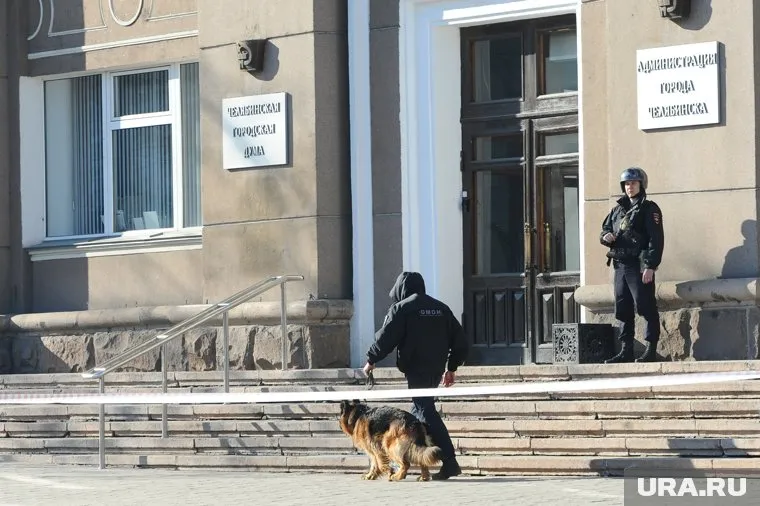 Правоохранительные органы ведут розыск нападавшего