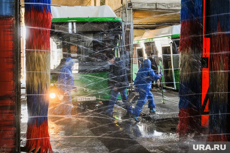 Автобусы регулярно моют и чистят (архивное фото)