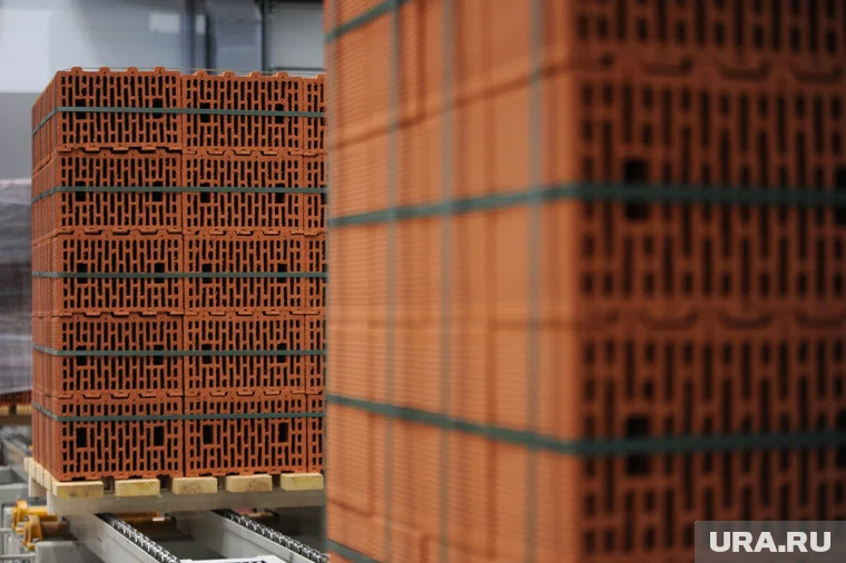 На складе завода достаточно продукции, чтобы выполнить действующие обязательства