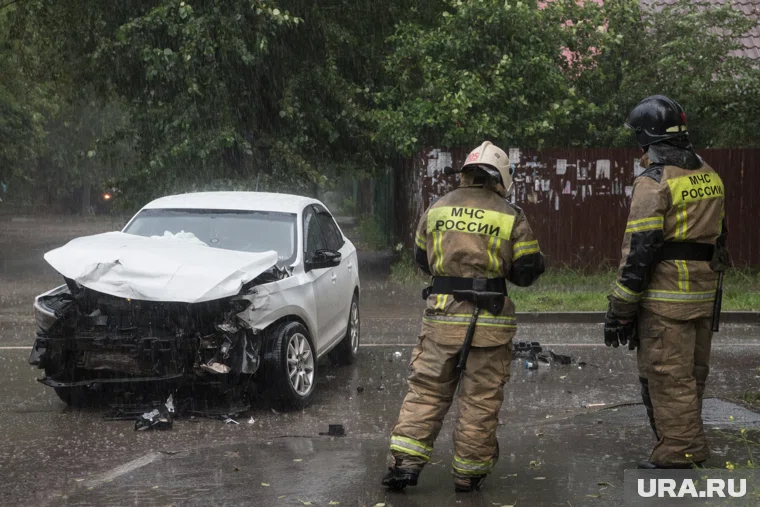 В легковушку врезался КАМАЗ
