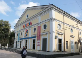 Стоимость здания бывшего кинотеатра «Октябрь» в центре Перми снизилась на миллионы