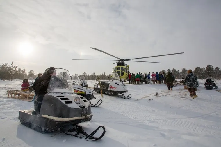 Жизнь оленеводов. Сургут, вертолет, нумто, ханты, кмнс, труднодоступный регион, снегоход буран