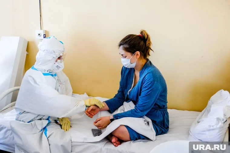 В 2022 году COVID-19 проявляет себя как ангина, тонзиллит или отит