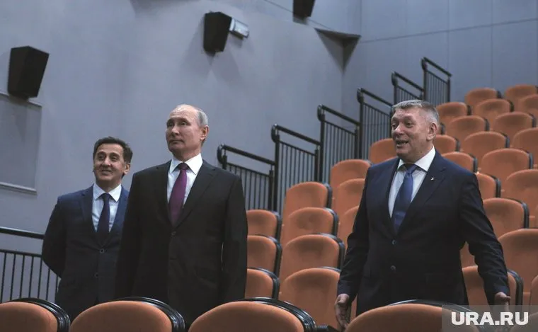 Владимир Путин провел первое выездное мероприятие после вакцинации