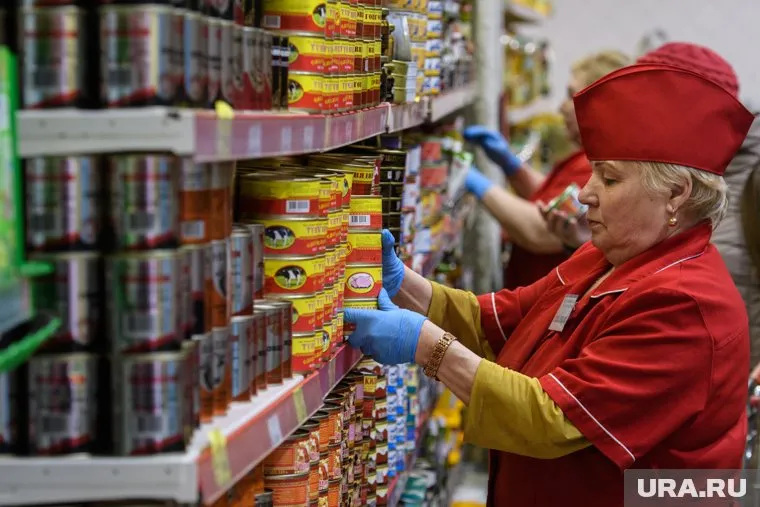 Сеть супермаркетов «Кировский» осталась без десятков сотрудников из-за вакцинации от коронавируса