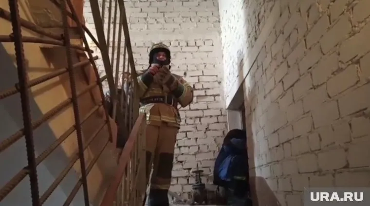 В доме работают спасатели и специалисты