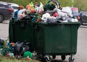 Свердловчанам из тонущих в мусоре городов вернут деньги