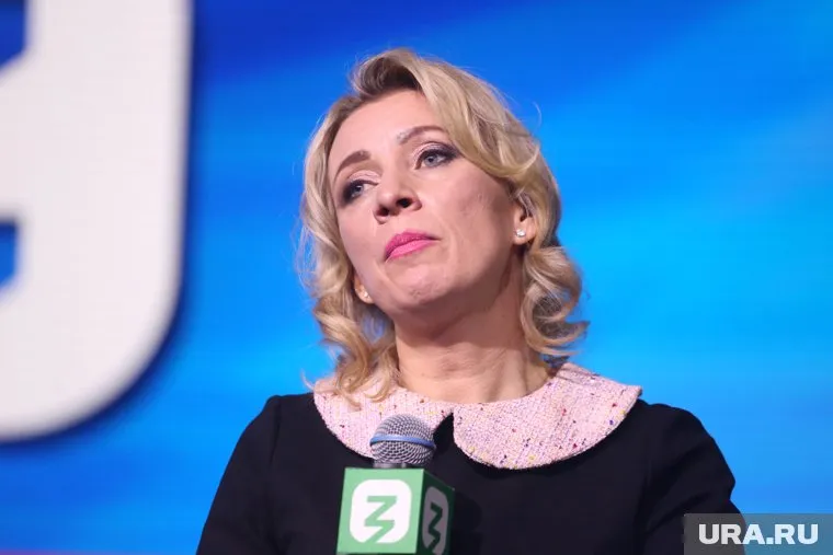 Захарова прокомментировала инцидент супруг глав Франции и Германии у мемориала жертвам Холокоста