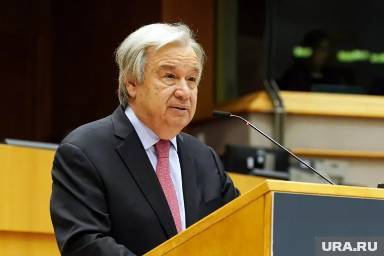 Страны должны обещать никогда не применять ядерное оружие до его полной ликвидации, заявил Антониу Гутерриш