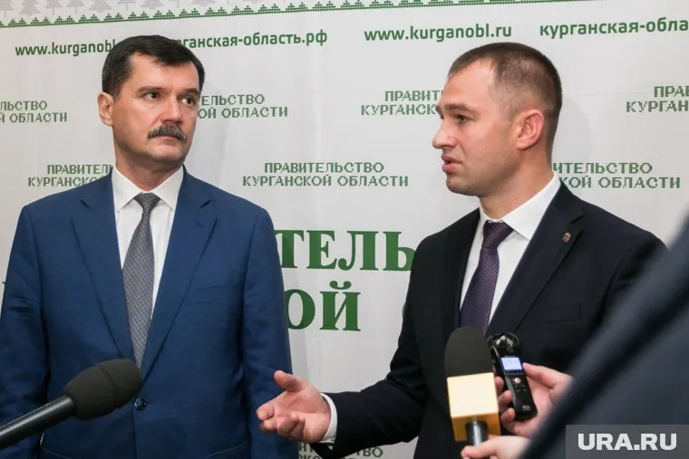 Владимир Архипов (справа) и Александром Нерадько (слева) обсудили развитие авиаперевозок в Кургане