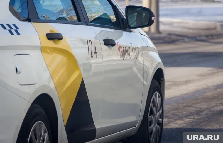 На такси пенсионеры могут заработать больше средней для пожилых людей зарплаты 