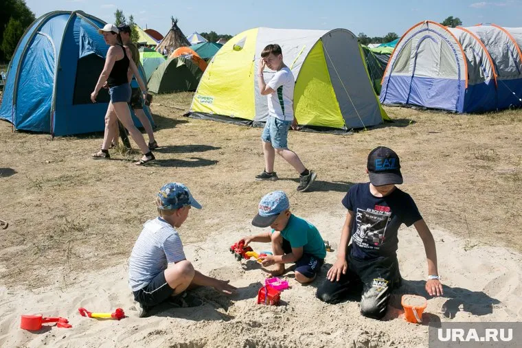 Отравится в Краснодарский край и Крым не смогли около трехсот детей