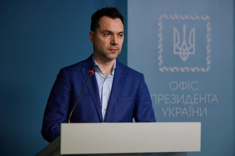 Арестовича* переобъявили в розыск спустя год