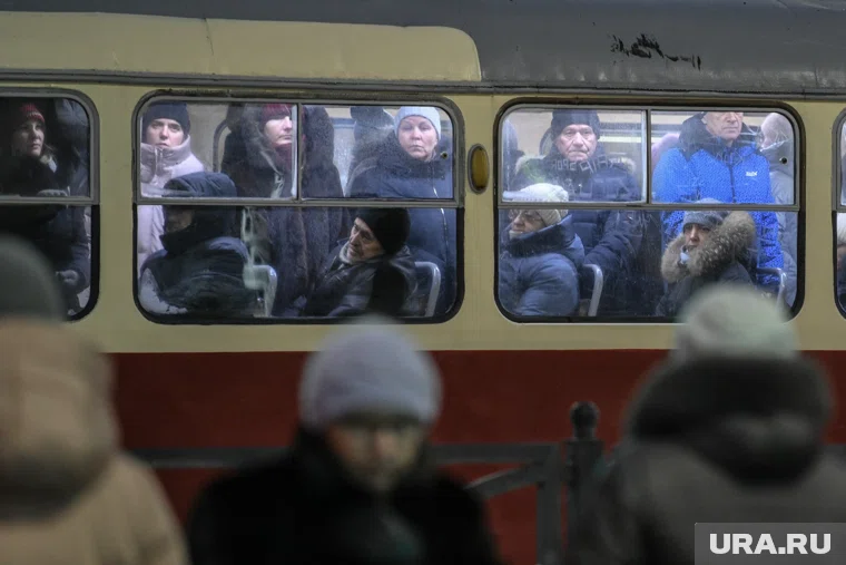 Жители просят увеличить количество транспорта на маршрутах