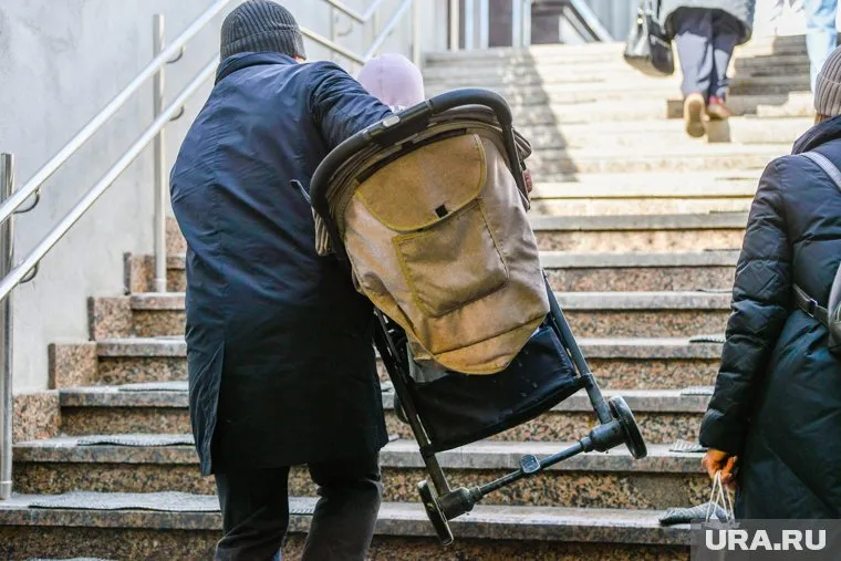 В 2022 году было зарегистрировано почти на 10% меньше мужчин, находящихся в декрете