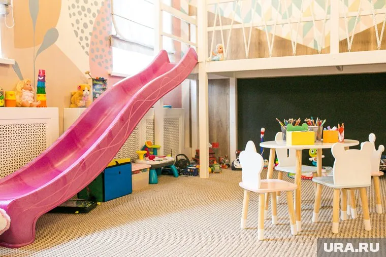 Девочка получила травмы при падении с горки