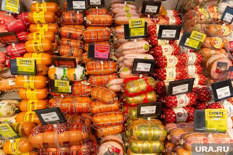 В России в 2025 году вырастут цены на колбасы и сосиски