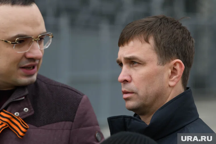 Владимир Черепанов (справа) решил завязать с госслужбой