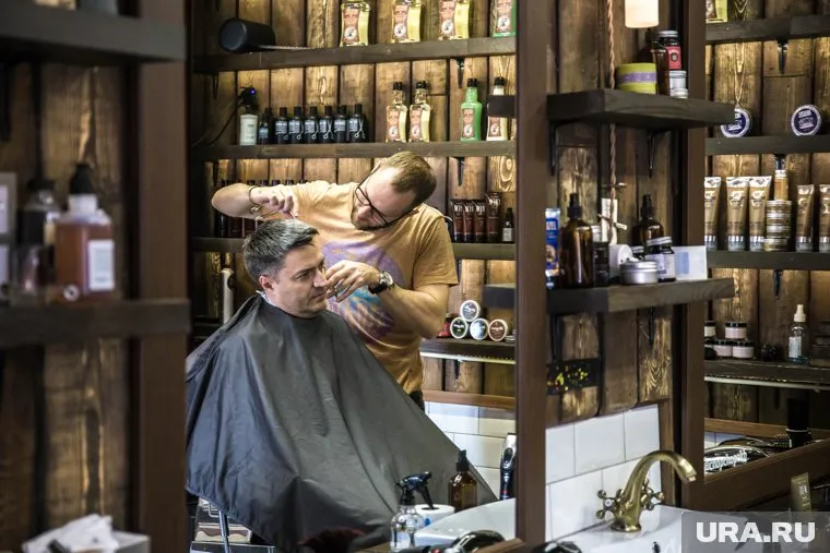 Мастера маникюра и парикмахеры первые в зоне риска