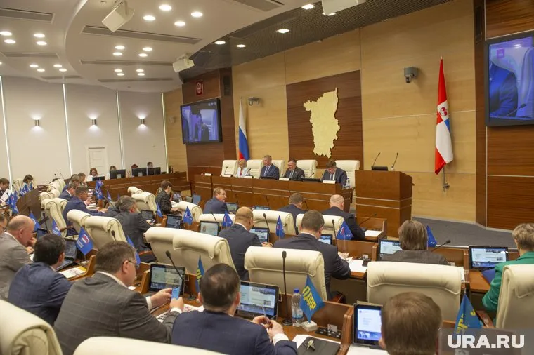 Все депутаты становятся госслужащими