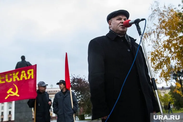 Лидер РКРП Александр Черепанов не дал выступить на митинге стороннику КПРФ