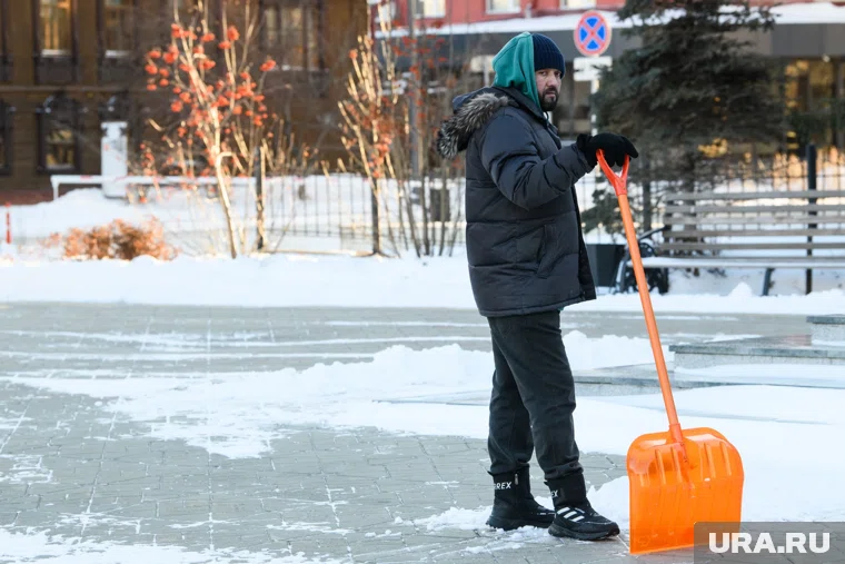 Из-за снега с дождем и минусовых температур дороги покроются льдом