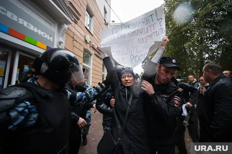 Полицейские провели задержания в 40 российских городах