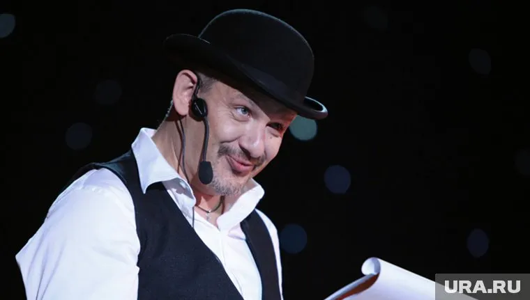 Месяц назад актер неожиданно попал в больницу во время гастролей в Екатеринбурге