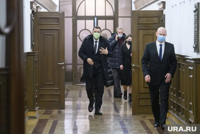 Евгений Куйвашев считает, что маски отменять рано