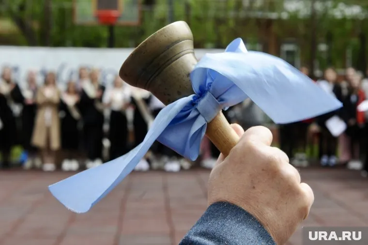 Последний звонок звучит для сотен челябинских выпускников